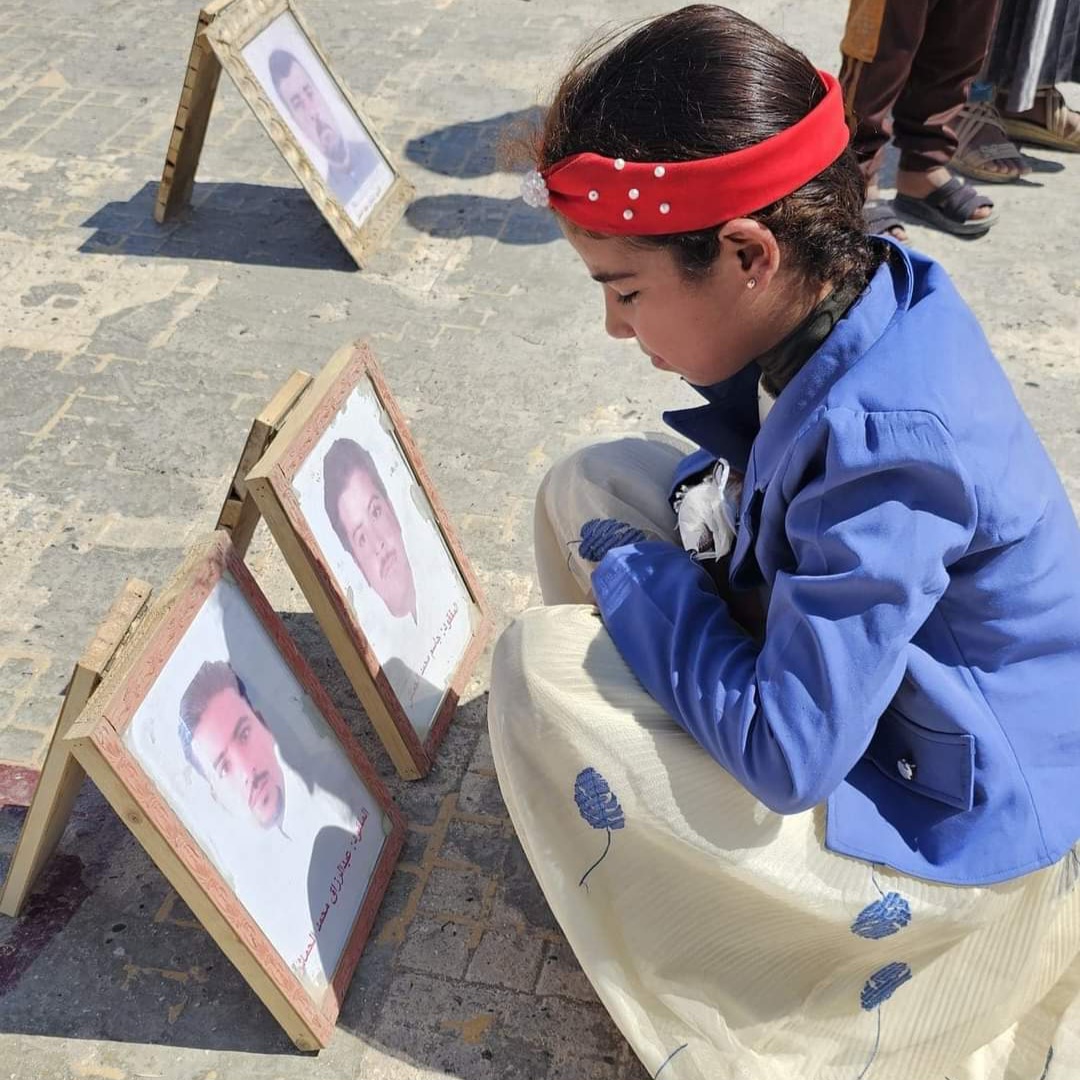 يتذكرون ذويهم في الذكرى العاشرة على مجـ ـزرة الشعيطات عام 2014