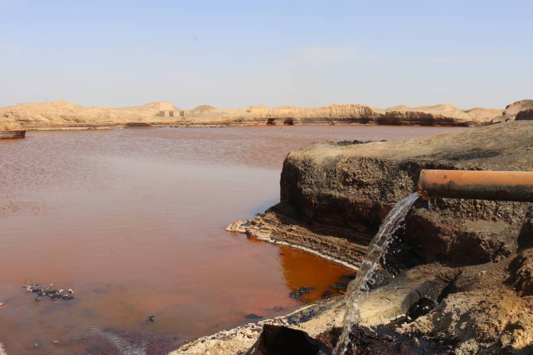 المخلفات النفطية خطر يهدد أهالي شرق سوريا