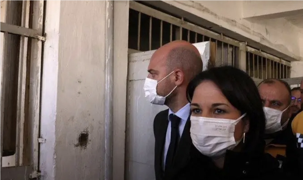 وزير الخارجية الفرنسي من دمشق يدعوالأكراد إلى تسليم السلاح والاندماج في الحياة السياسية، ودعم سوريا الجديدة وتحقيق العدالة