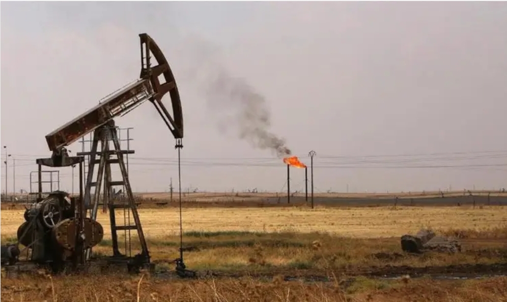 تشكيل لجنة لاستلام حقول النفط ضمن اتفاق مبدئي بين الدولة السورية و قسد