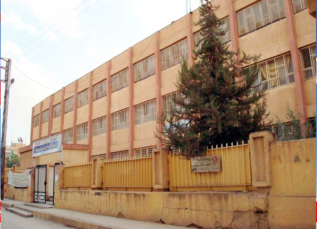 مليـ ـشيا “قسد” تفرض منهاجها في محافظة الحسكة بعد طرد كوادر التربية الحكومية تصعيد جديد يهدد مستقبل آلاف الطلاب وسط رفض شعبي واسع.